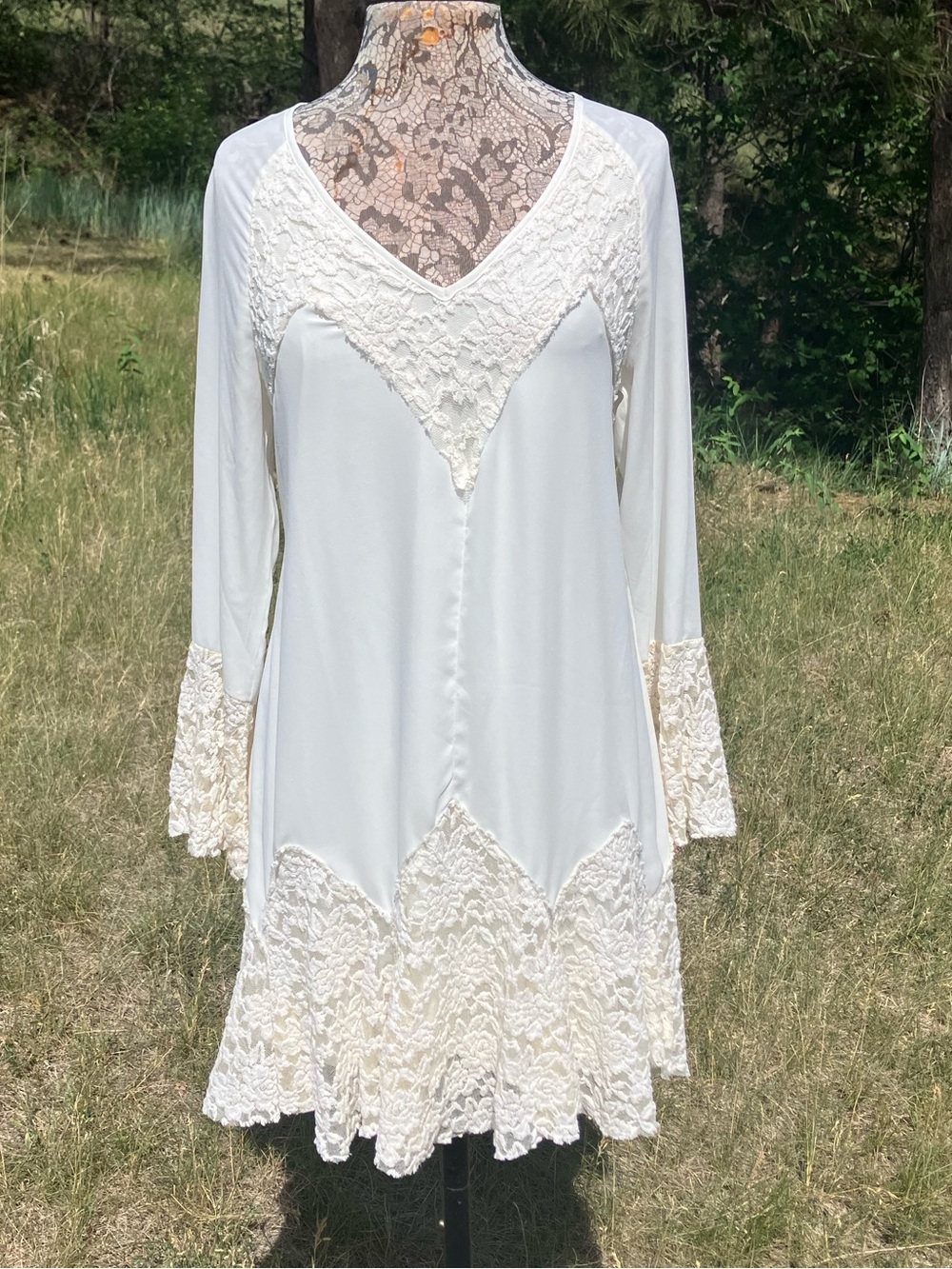Cream Lace-Trim V-Neck Women's Dress
